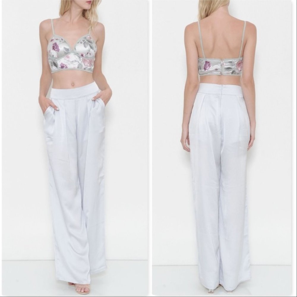 Embroidered flower cropped top - Picture 3 of 3